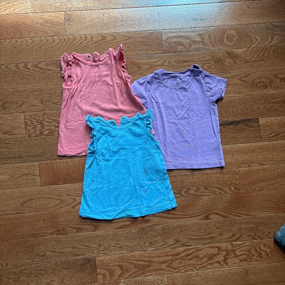 Bundle of Primary Tees, size 12-18 months